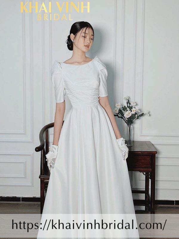 Người Phụ Nữ Mặc Một Chiếc Váy Cưới Lớn Với Váy Phồng | Nền JPG Tải xuống  miễn phí - Pikbest