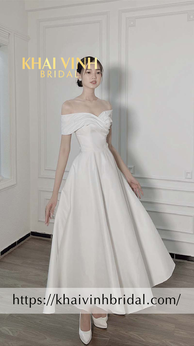 Váy cưới suông tay dài cổ điển | Wedding dress inspiration, Elegant bride,  Doll dresses diy