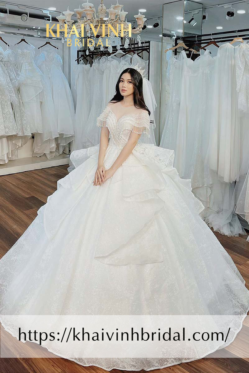 9 mẫu váy cưới đẹp 2023 sang trọng và ấn tượng cho cô dâu