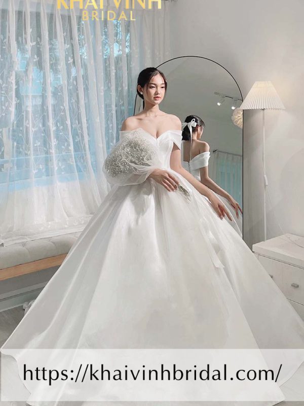 Váy cưới cô dâu thiết kế phong cách Hàn Quốc, váy trắng dáng xòe, cổ vuông,  tay dài | Shopee Việt Nam