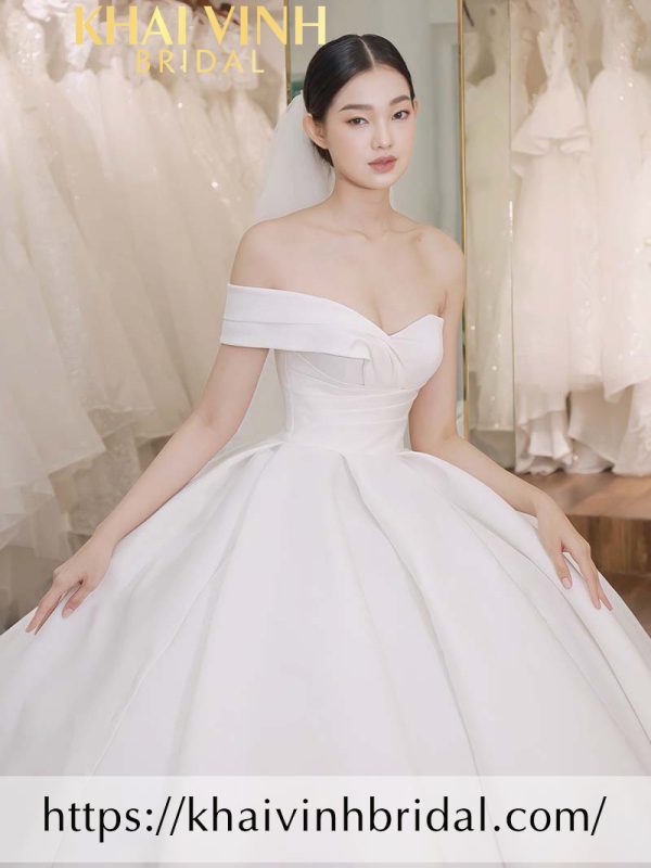 Top 10+ Mẫu váy cưới trắng trơn Đơn giản nhưng không kém phần lộng lẫy