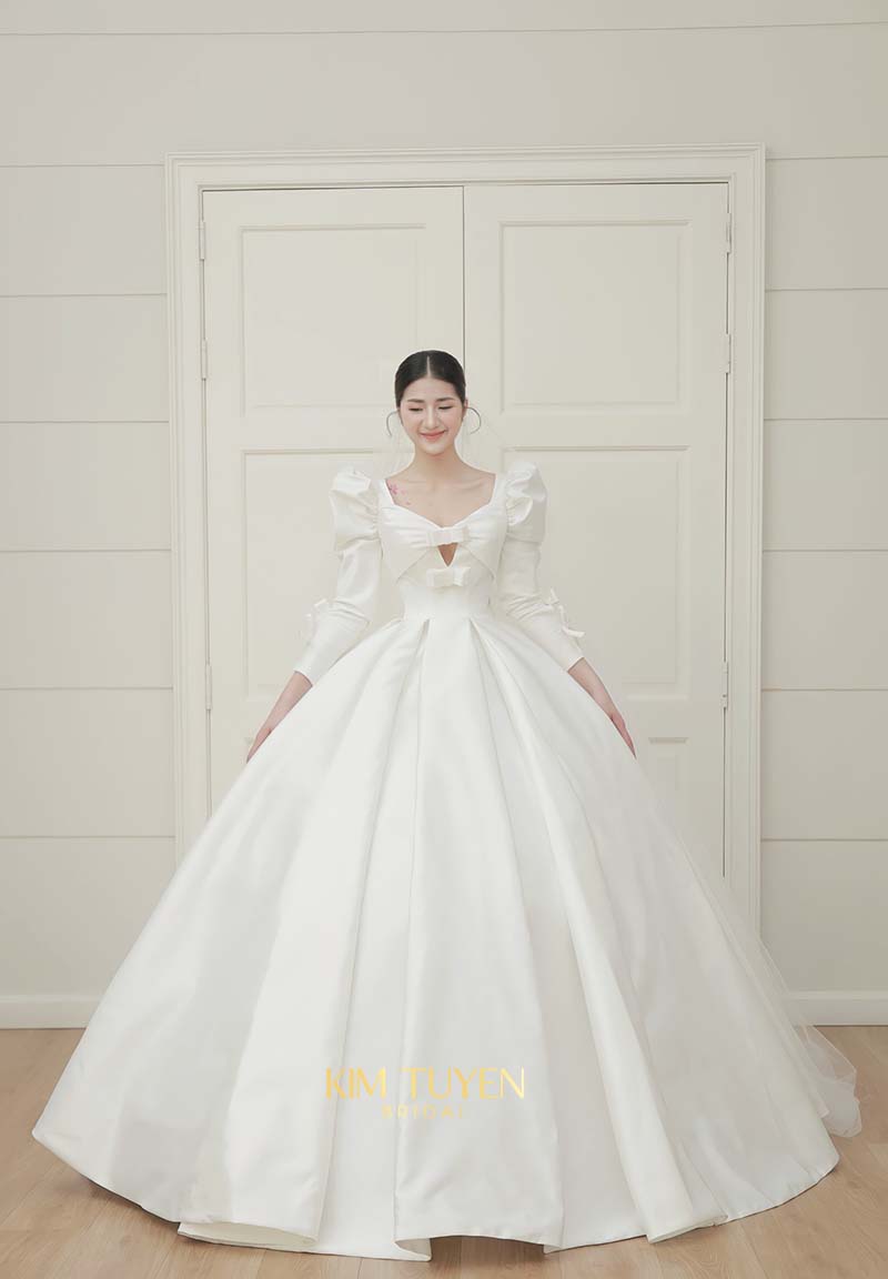 15 Gorgeous & Modern Korean Hanbok Wedding Dresses | Hanbok wedding dress, Hanbok  wedding, Wedding dresses for sale