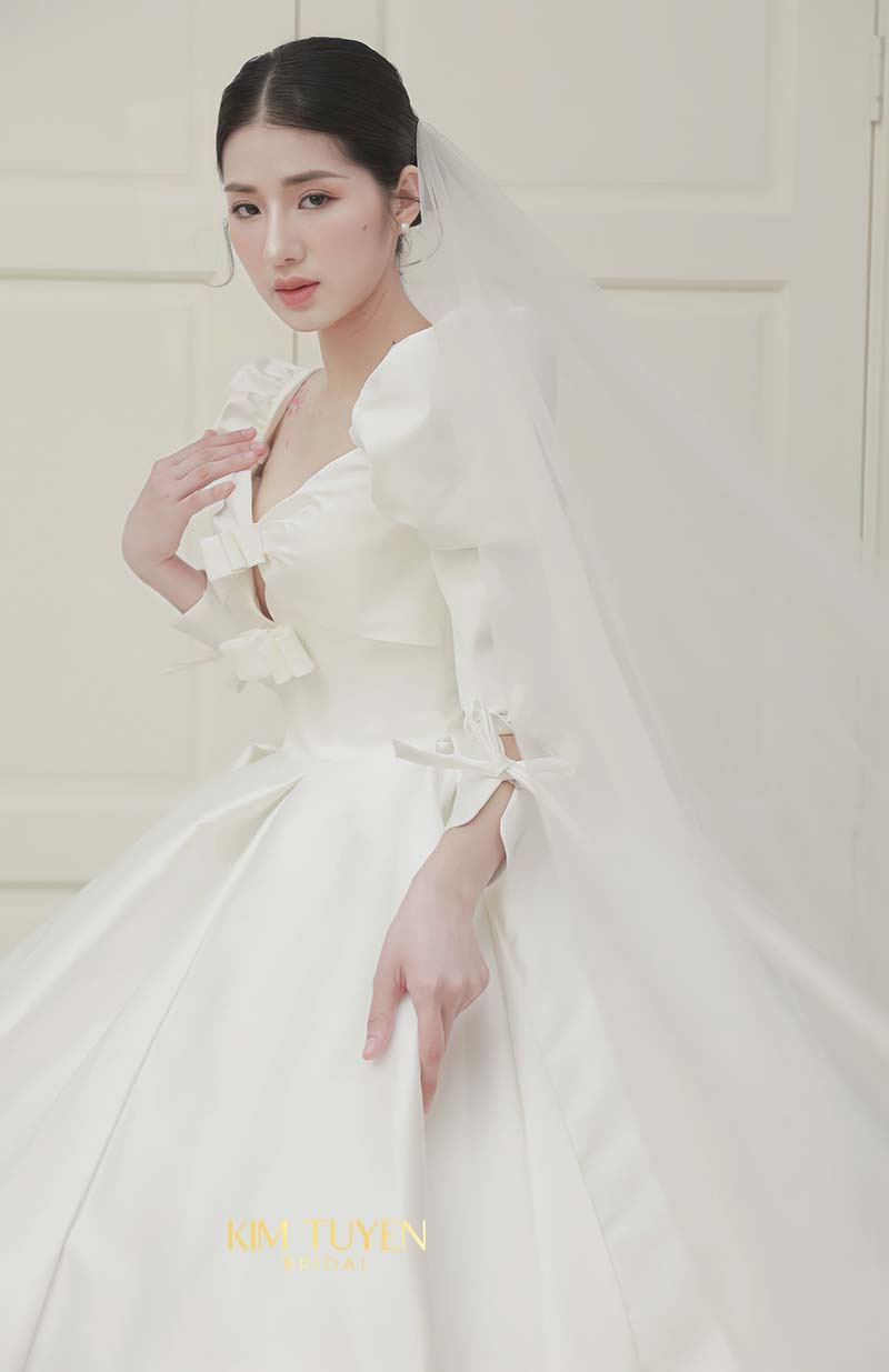 Pin by Ulfah Davids on wedding | Bride dress simple, Bridal dress fashion, Wedding  dress styles